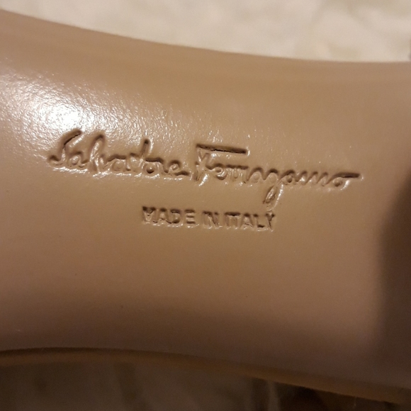 Authentic Salvatore Ferragamo patent sandals - Picture 5 of 10